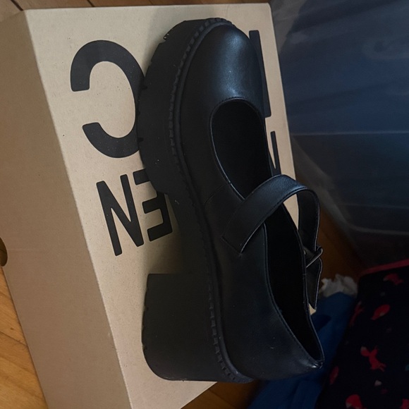 Black Platform Mary Jane Shoes - Picture 1 of 3
